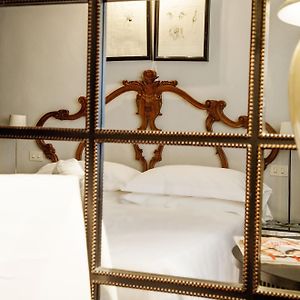 Camera con letto king size